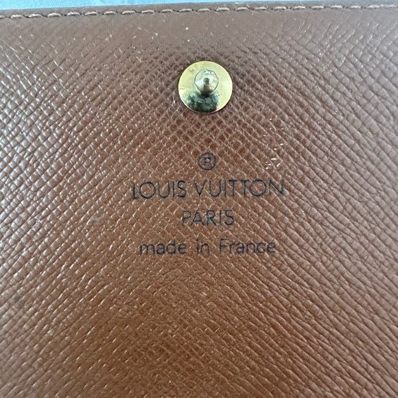 AUTHENTIC LV BI FOLD - Picture 12 of 15